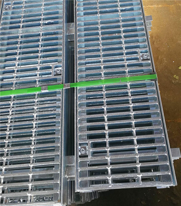 Steel gratings 